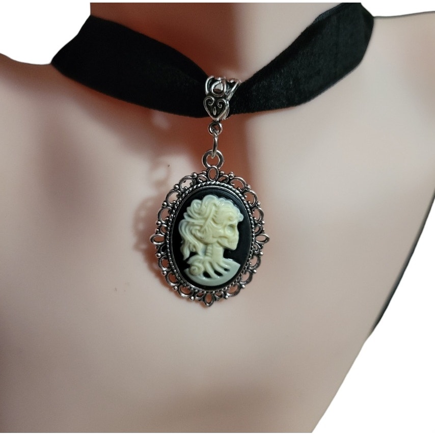 Gothic Cameo Victorian Skeleton Woman Halloween Velvet Choker Necklace Y2k 90s